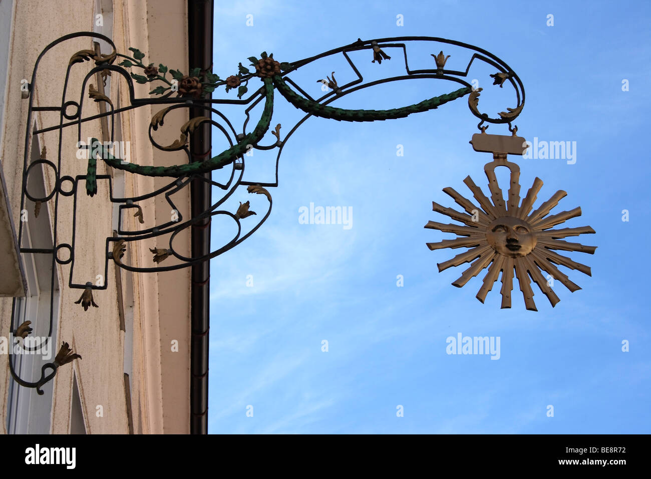 Inn-Zeichen in Kaufbeuren, Symbol der Sonne, Bayern, Deutschland, Europa Stockfoto