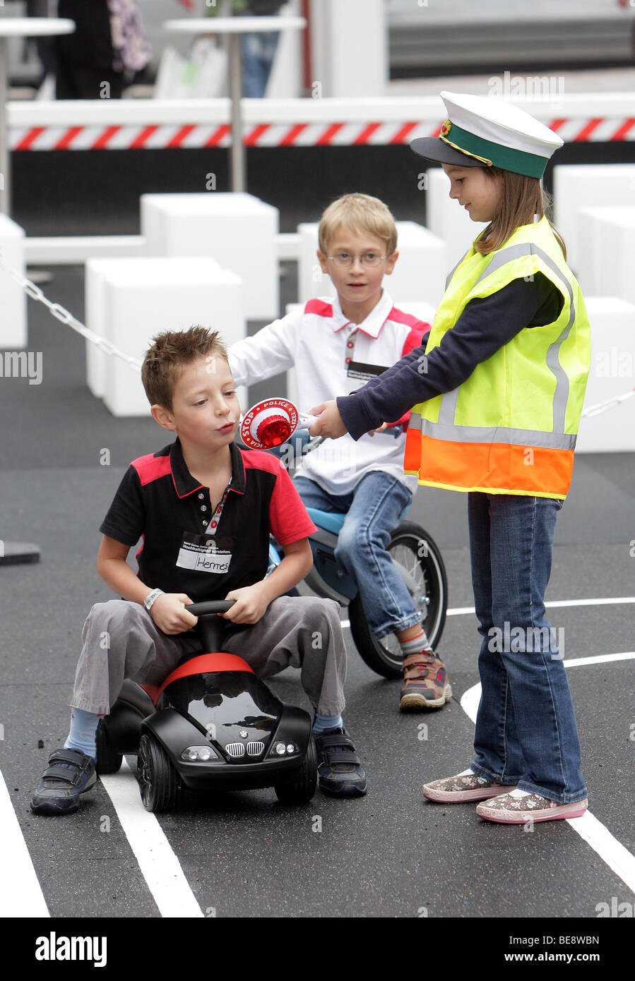 Kinder lernen Verkehrsregeln auf der 63. IAA International Motor Show Frankfurt am Main Stockfoto