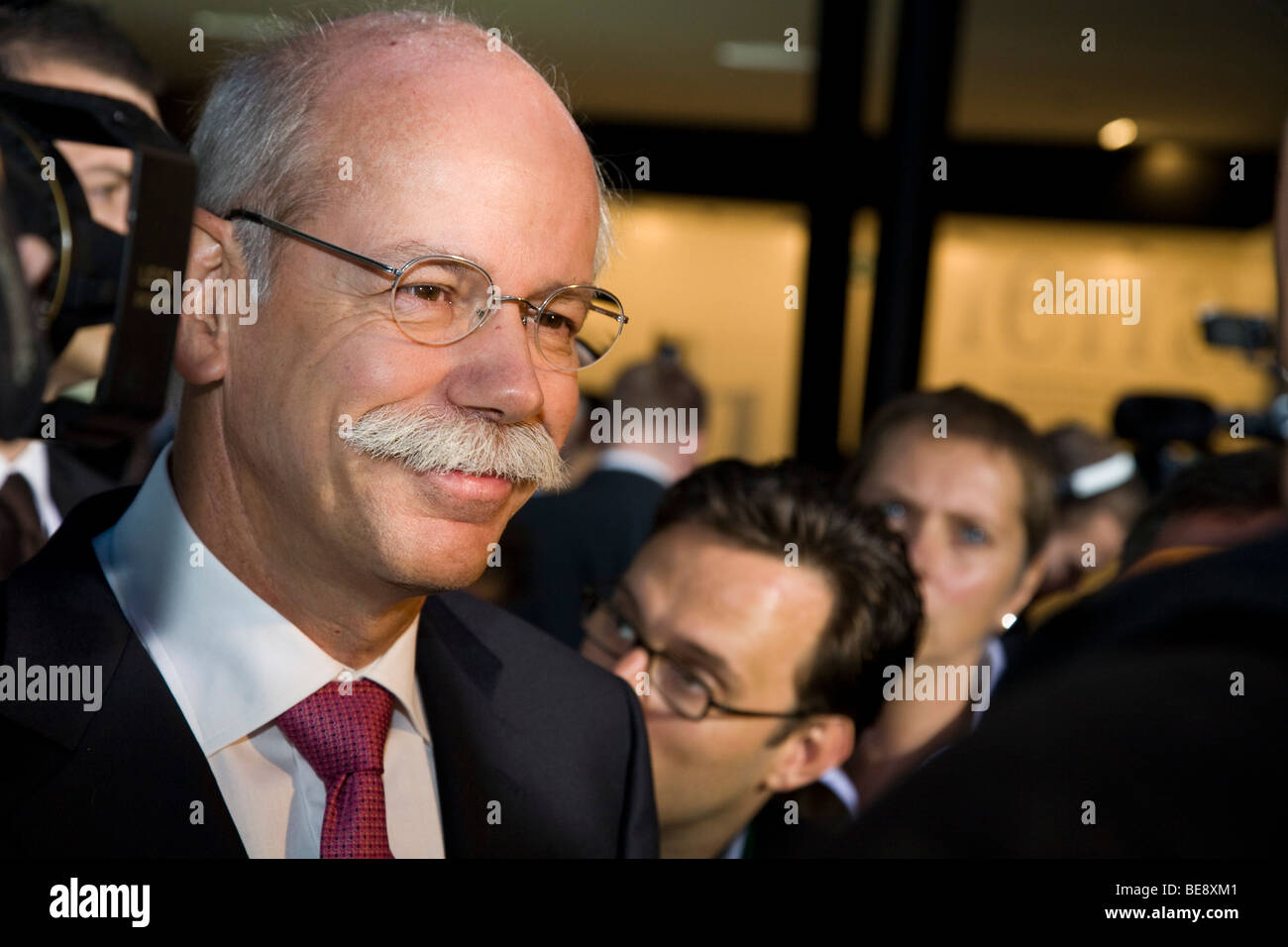 Dr. Dieter Zetsche CEO DaimlerChrysler Gespräche bei der Mercedes-Pressekonferenz auf einer europäischen motor Show starten Stockfoto