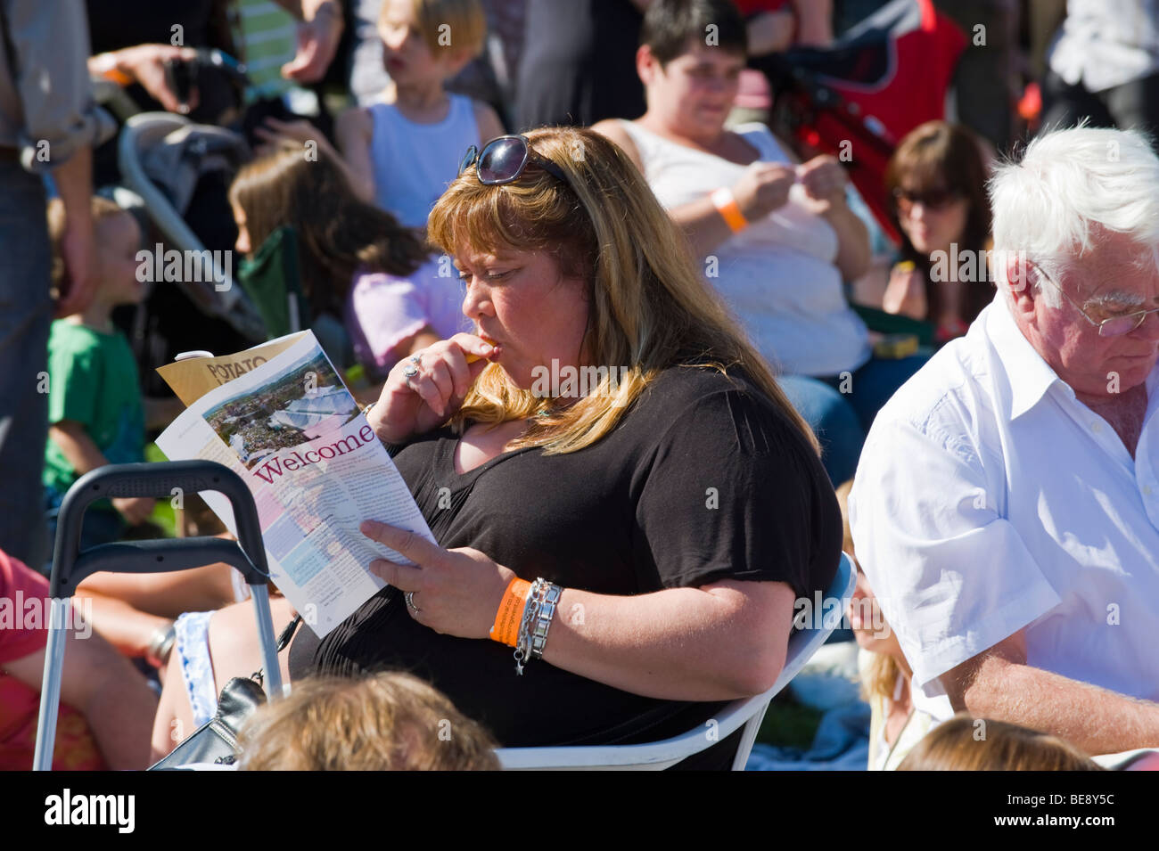 Frauen lesen UK Stockfoto