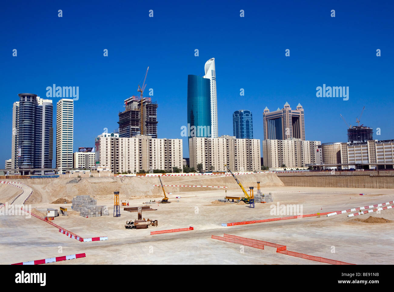 Baustelle. Vereinigte Arabische Emirate, Dubai, Sheikh Zayed Road. Stockfoto