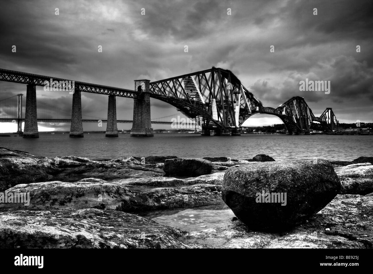 Die Forth-Eisenbahnbrücke in Edinburgh, Schottland, Vereinigtes Königreich, Europa Stockfoto