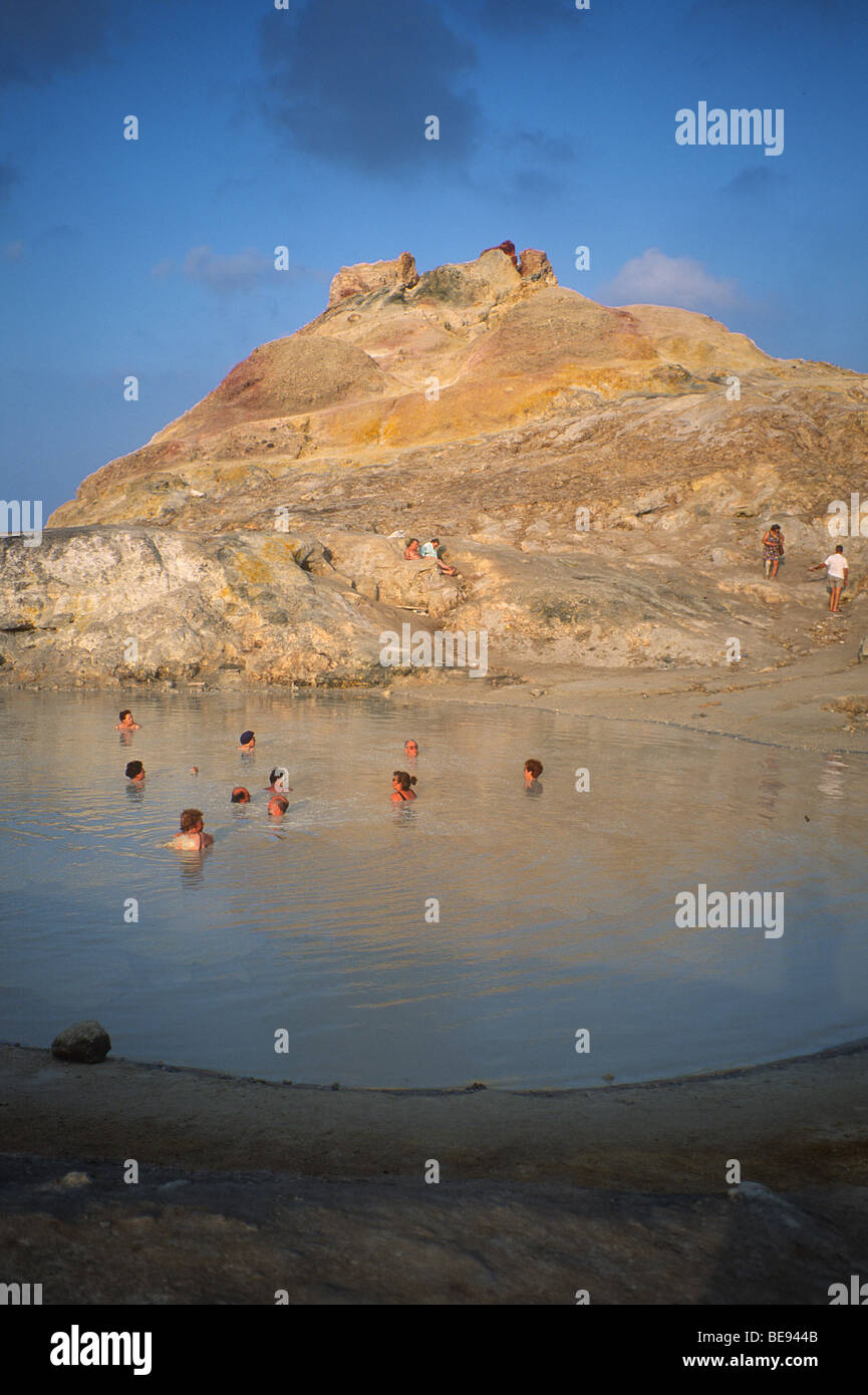 Bad im vermeintlich gesunde vulkanischen Schlamm, Vulcano, Äolischen Inseln, Italien, Europa Stockfoto