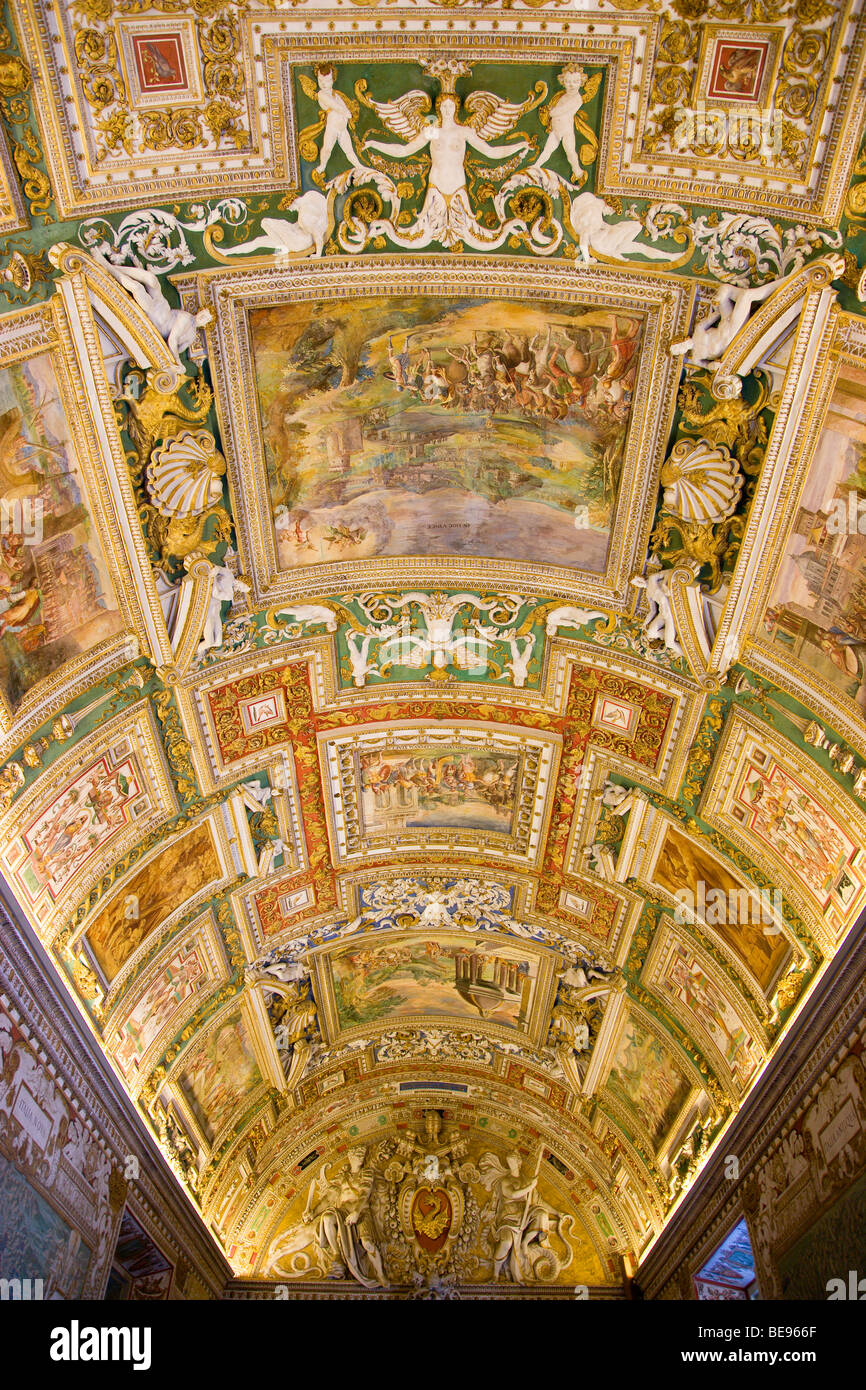 Italien Lazio Rom Vatikan City Museum hoch gemalten dekoriert Lichtdecke der Galerie Karten Stockfoto