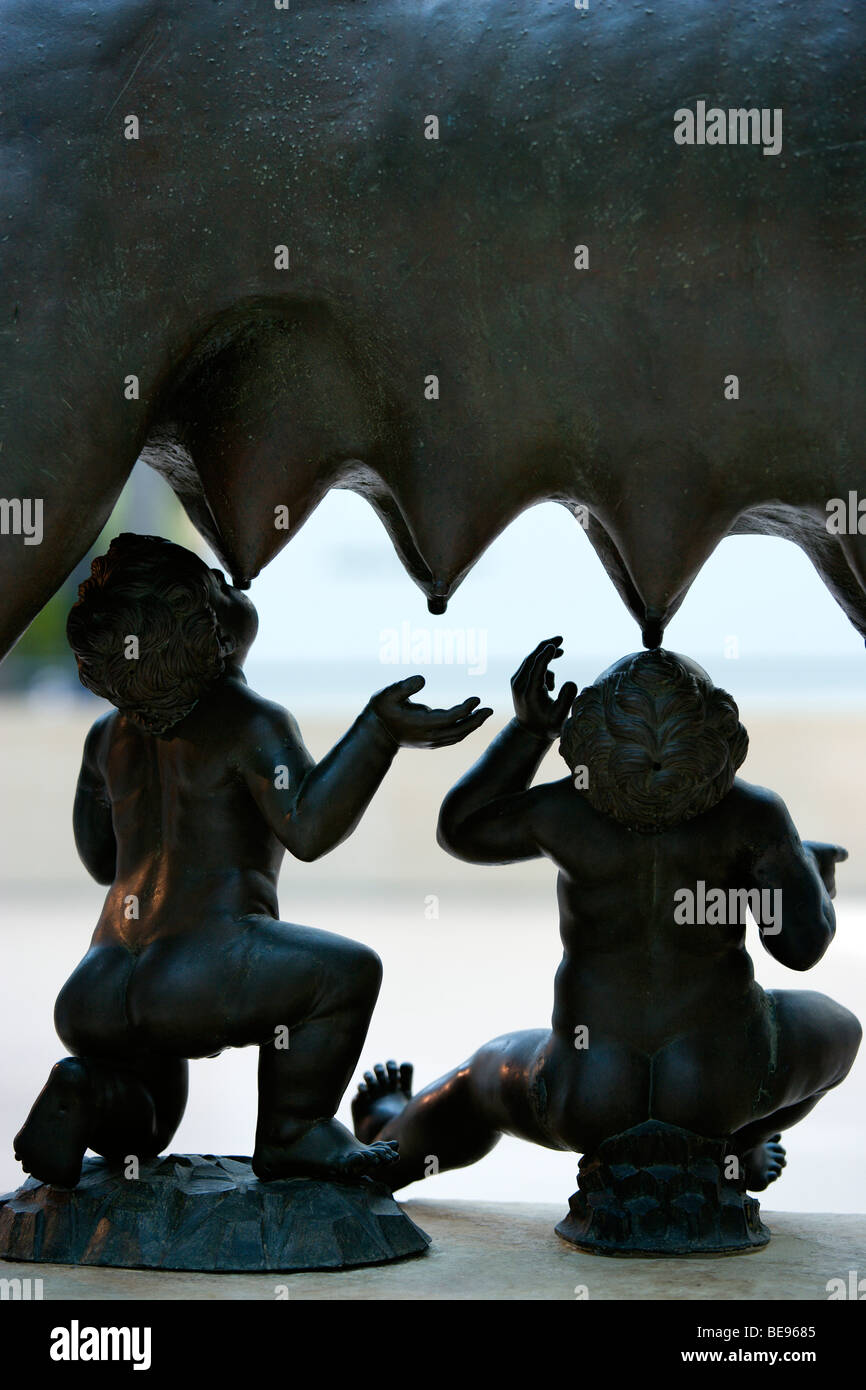 Italien Rom Lazio Palazzo dei Conservatori Capitoline Museum Romulus und Remus, die Fütterung von Etruscan bronze Statue von She Wolf Stockfoto