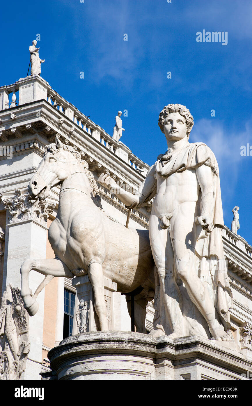 Italien Rom Latium eine der Statuen der Dioskuren Castor und Pollux am
