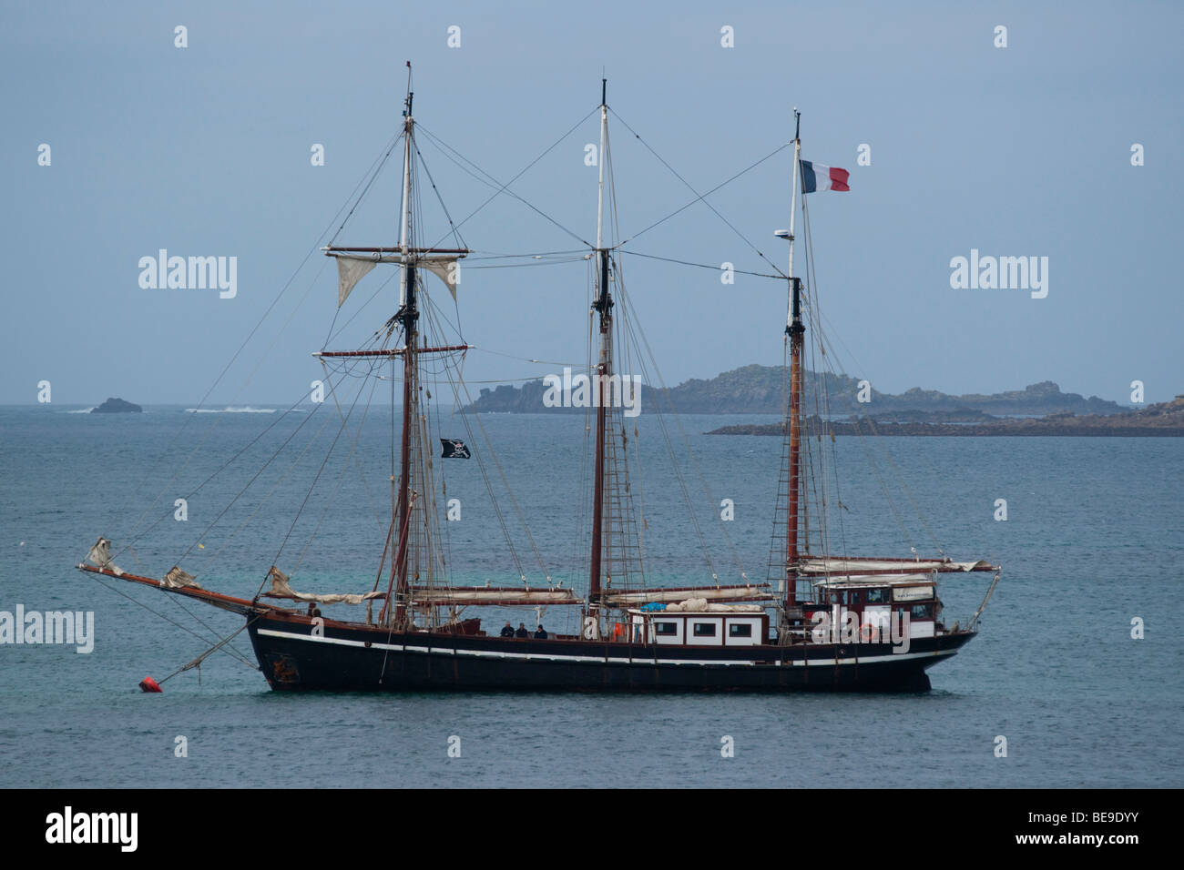 Das Schiff drei Masten im Hugh Town Harbours, St. Mary, Isles of Scilly Stockfoto