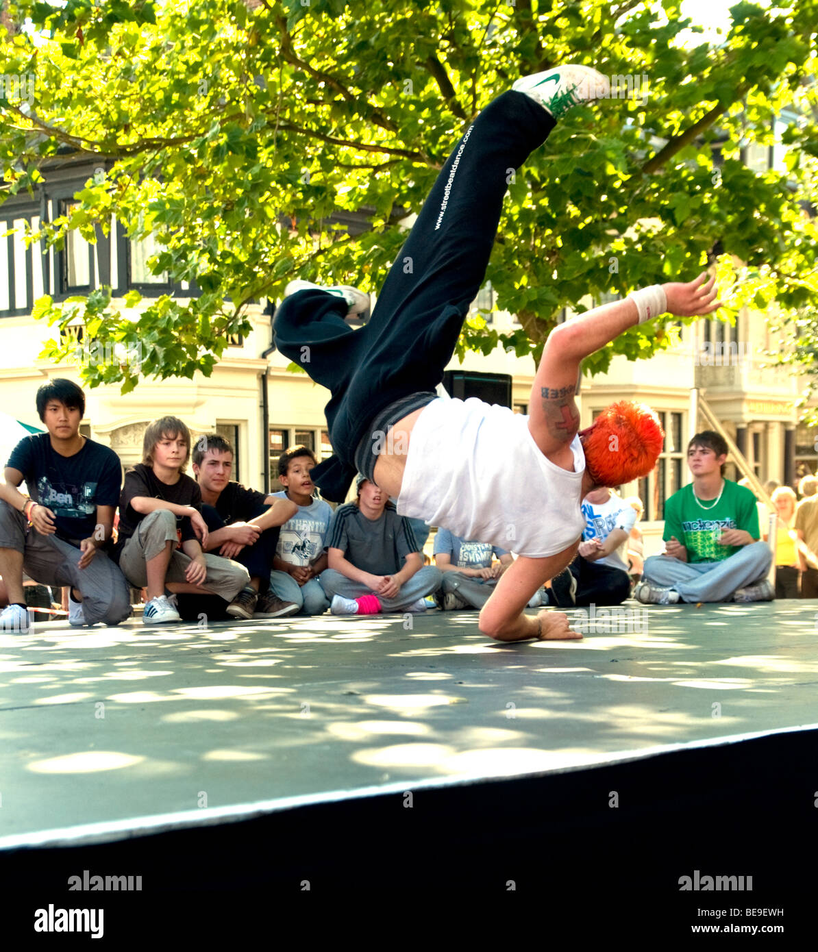 Jugendliche Breakdance Chesterfield Tag des Tanzes 2009 Derbyshire jährlichen Tanzfestival mit verschiedenen Stilrichtungen des Tanzes zu sehen Stockfoto