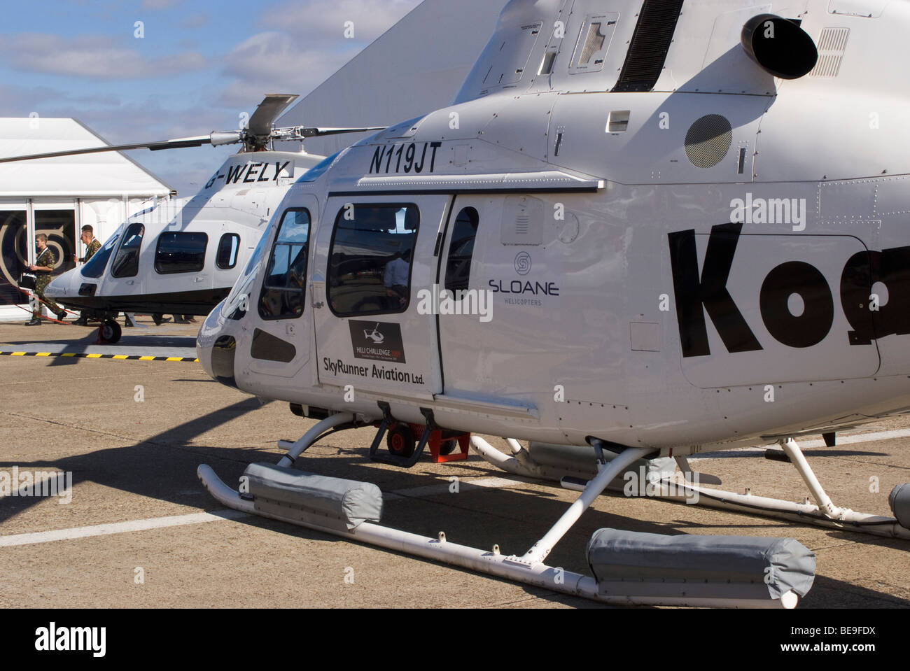 Agusta A-119 Koala N119JT und A-109E macht G-WELY Hubschrauber auf Helitech Messe zeigen Duxford England Vereinigtes Königreich UK Stockfoto
