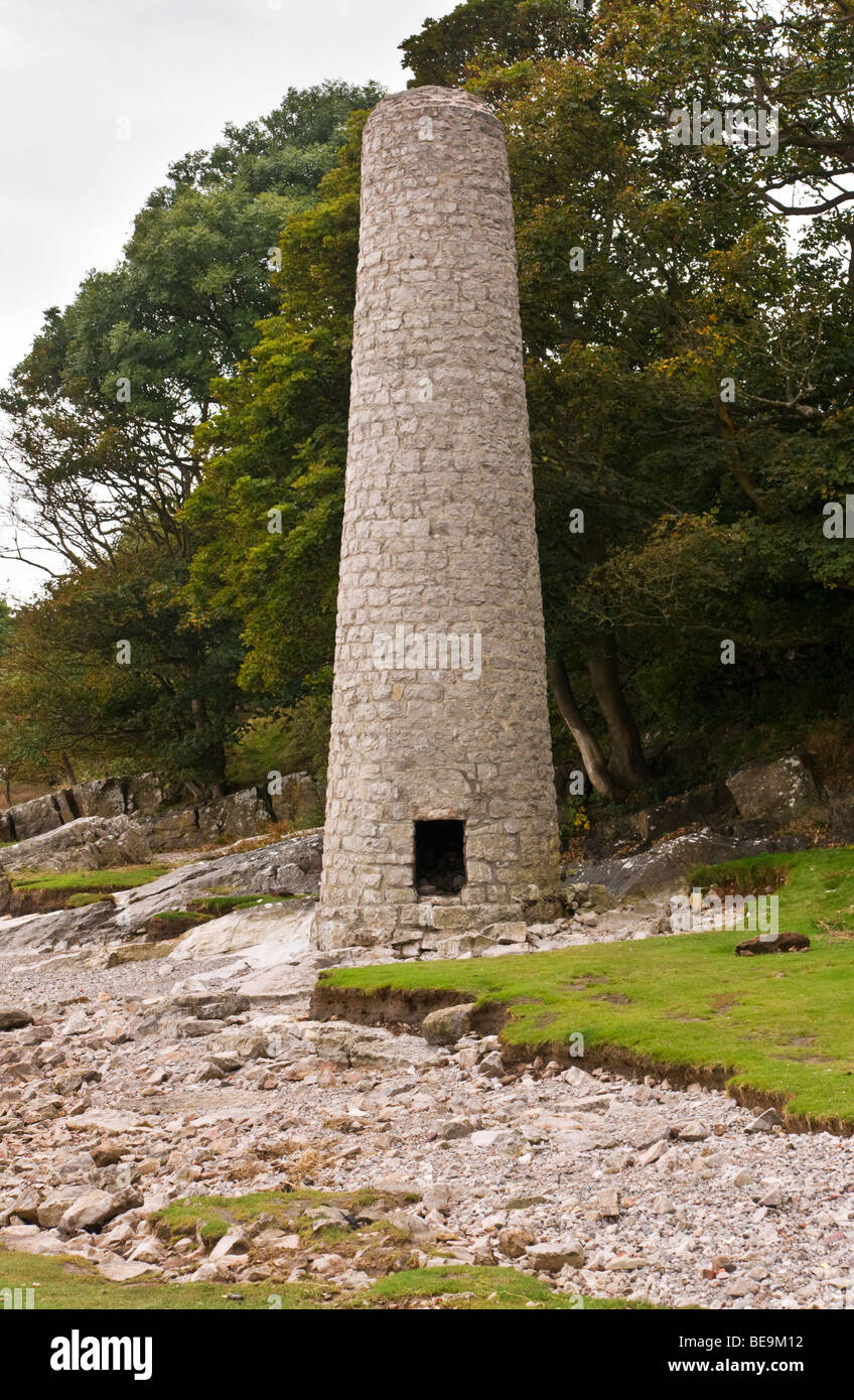 Altes Kupfer Verhüttung Schornstein, Jenny Browns Point Silverdale, Morecambe Bay, Lancashire Stockfoto