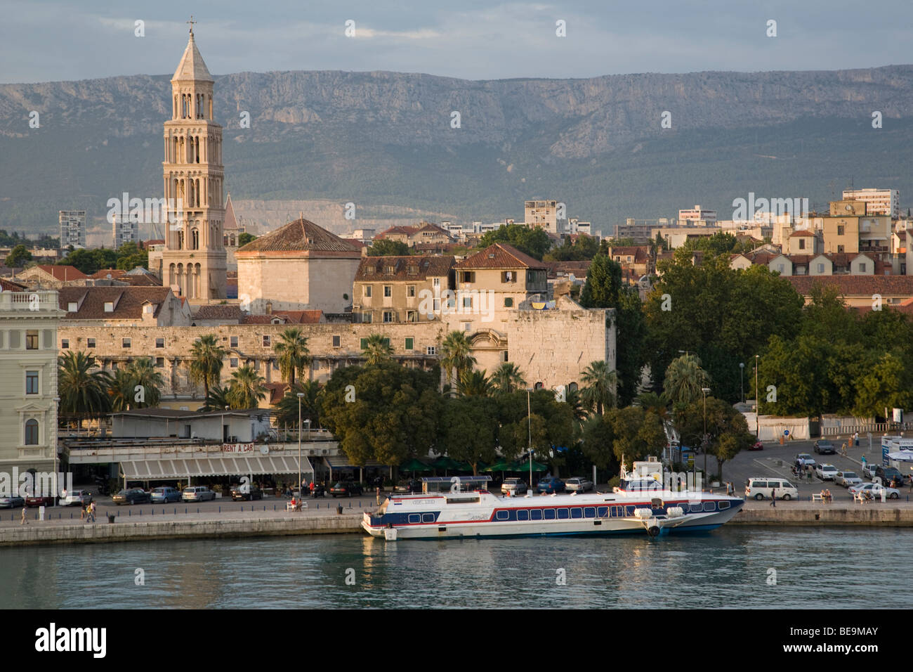 Blick auf Split Kroatien vom Heck von einem Kreuzfahrtschiff Stockfoto