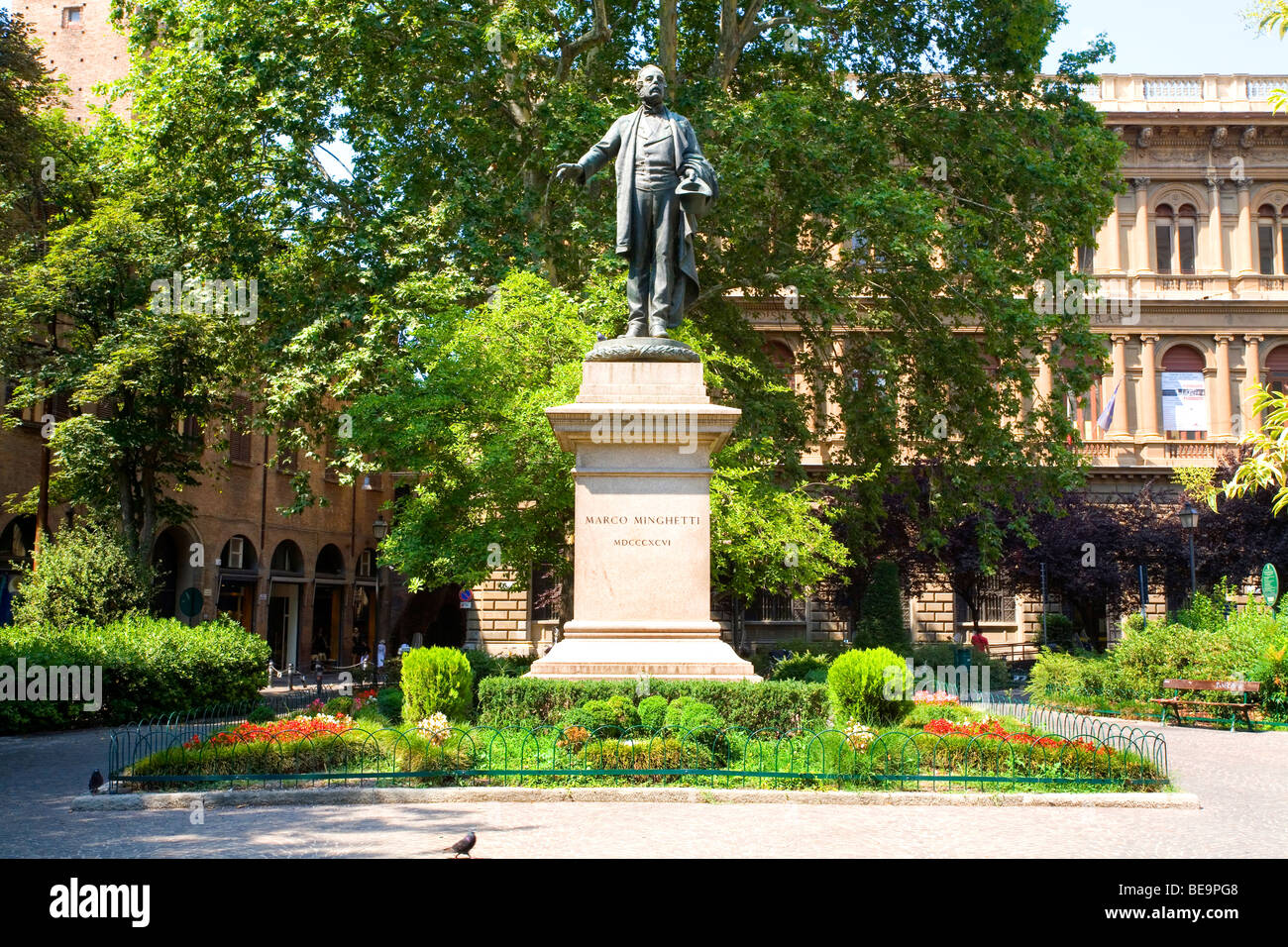 Eine Statue von Marco Minghetti - ein ehemaliger Premierminister von Italien in der Stadt Bologna, Emilia-Romagna, Italien Stockfoto