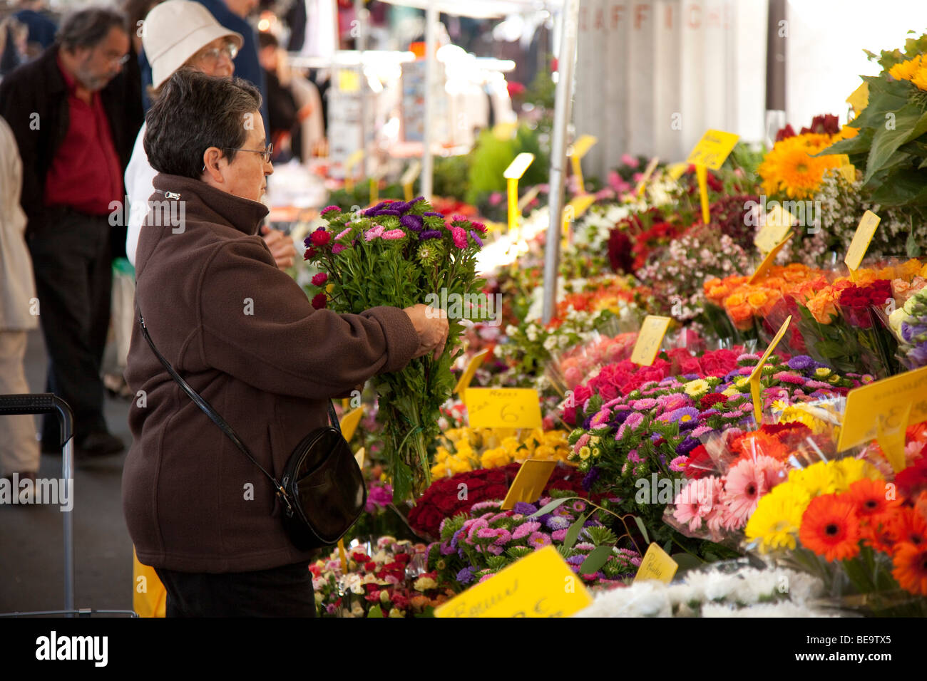 Straßenmarkt in Paris Stockfoto