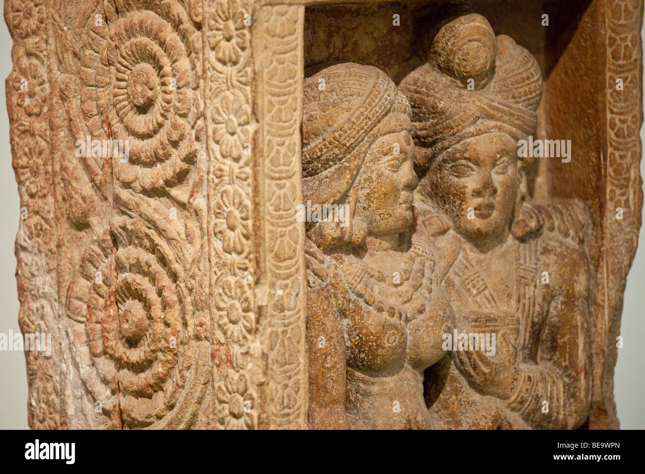 2. C BC Sunga Skulptur eines Verliebten Paares im National Museum in Neu-Delhi Indien Stockfoto