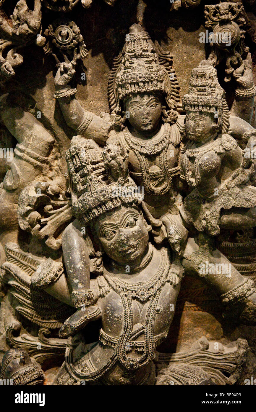 12. C Lakshmi-Narayana auf Garuda Hoysala-Statue im National Museum in Delhi Indien Stockfoto