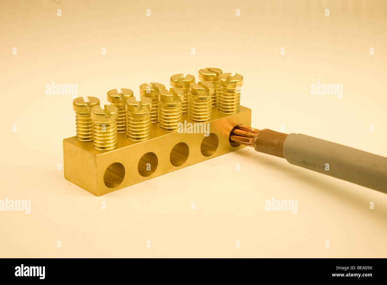 Messing Block Elektrischer Steckverbinder Stockfotos und -bilder Kaufen - Alamy