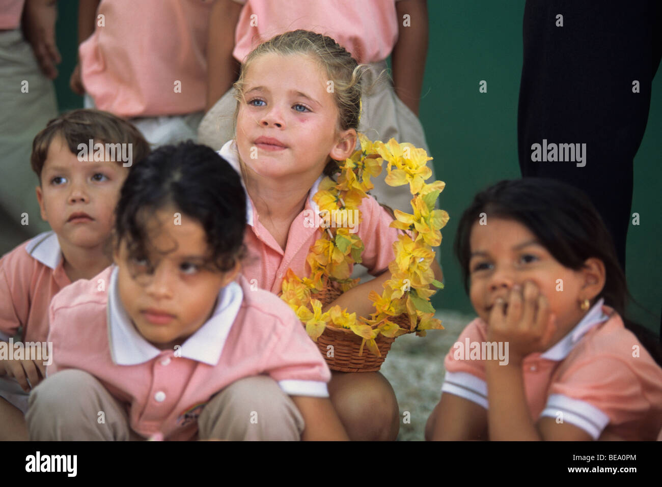 Gemischtrassig Mischung von Kindern bei einer Hochzeit in Aruba Niederländische Antillen Stockfoto