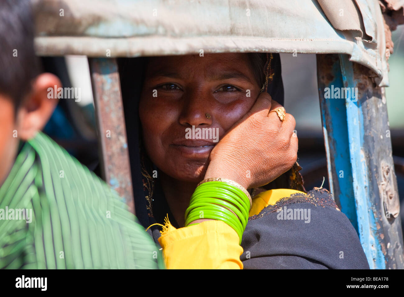 Indische Frau in einer Fahrrad-Rikscha in Agra Indien Stockfoto