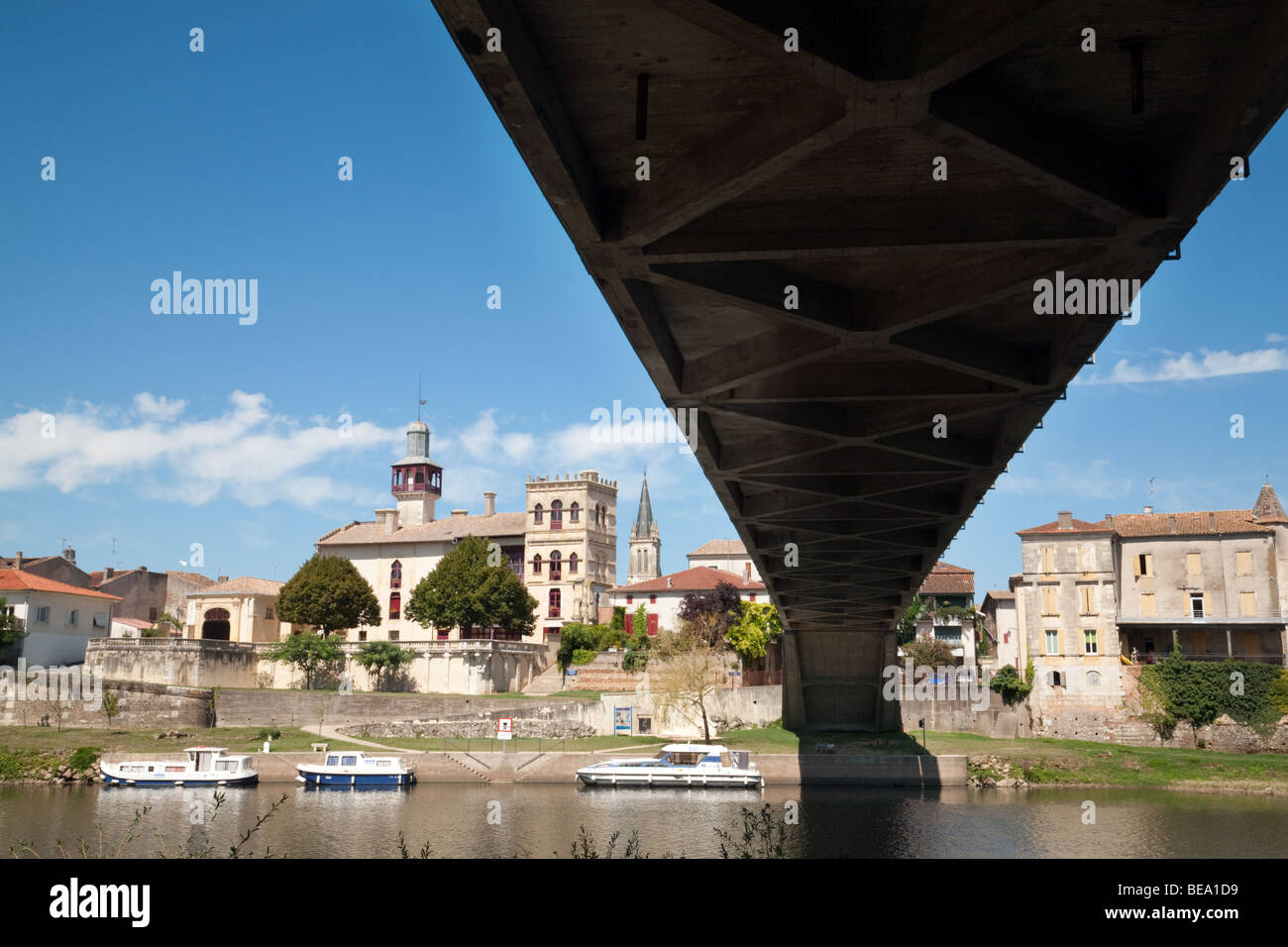 Die Brücke über den Fluss Lot Castelmoron sur Lot, Aquitaine, Frankreich Stockfoto