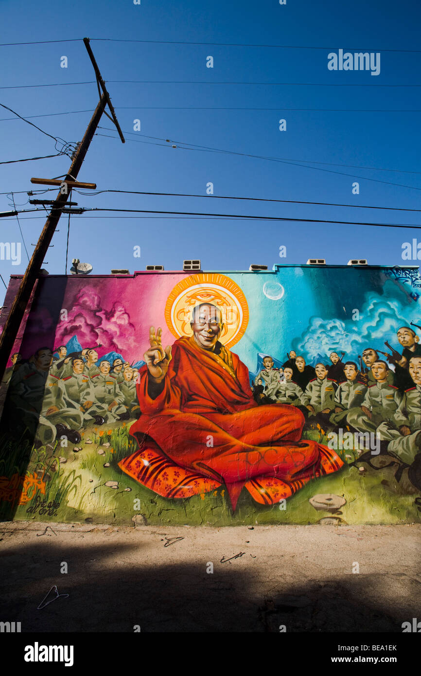 Dalai Lama Wandbild, eine Gasse in der Nähe von Melrose Ave, West Hollywood, Los Angeles County, California, Vereinigte Staaten von Amerika Stockfoto