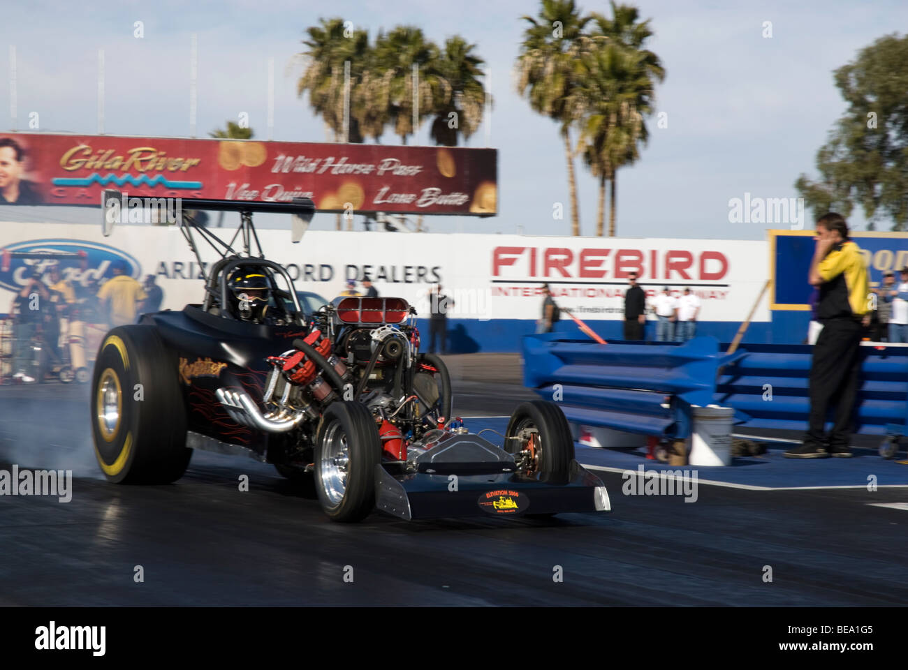Ein Auto im Jahr 2008 NHRA Zeitfahren-Aktion auf dem Firebird International Raceway, Chandler, Arizona, USA Stockfoto