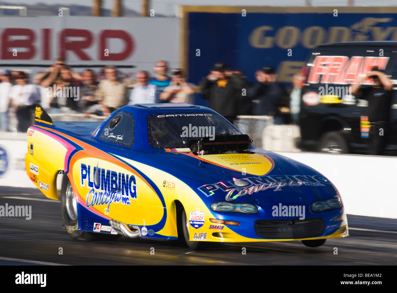 Dennis Taylor fährt die "Sanitär-Konzepte" Camaro Firebird Raceway, Chandler, Arizona, USA Stockfoto
