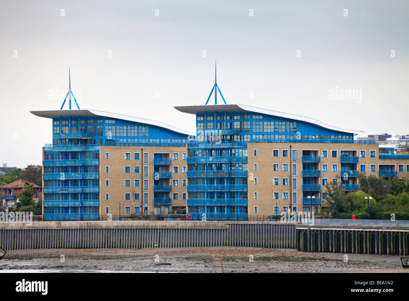 moderne Wohnblocks in Harwood Punkt, Rotherhithe Street, London, England, UK Stockfoto