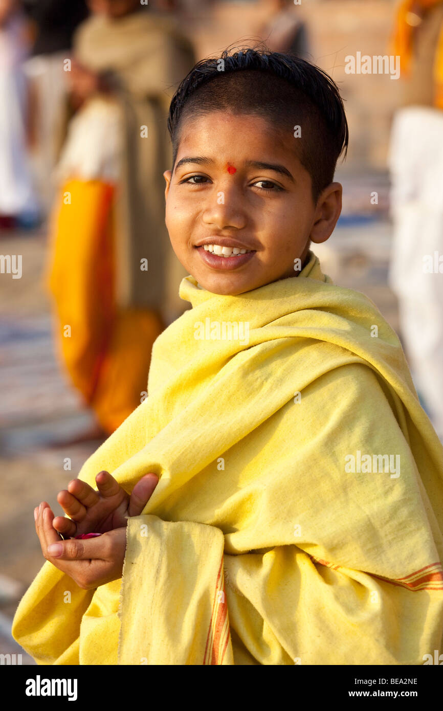 Junger Mönch aus einem Ashram in Varanasi, Indien Stockfoto