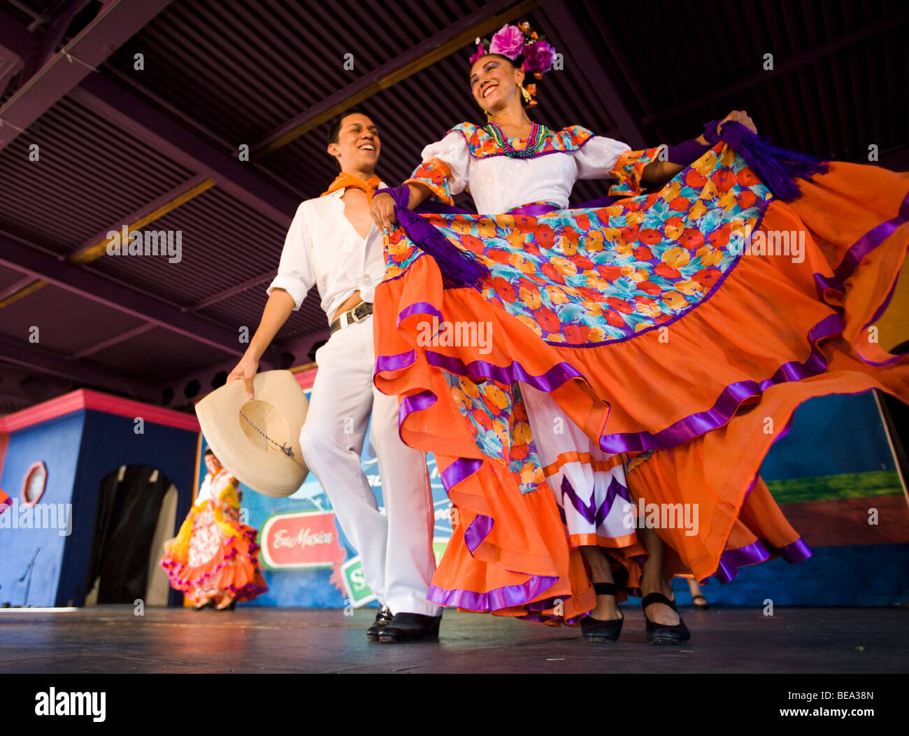 Ballett Folklorico Resurrecion führt traditionelle mexikanische Volkstänze im Los Angeles County Fair (2009) Stockfoto