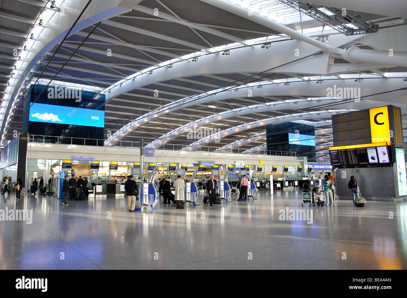 Terminal 5 Abflugsebene, Flughafen Heathrow, London Borough of Hounslow, Greater London, England, Großbritannien Stockfoto