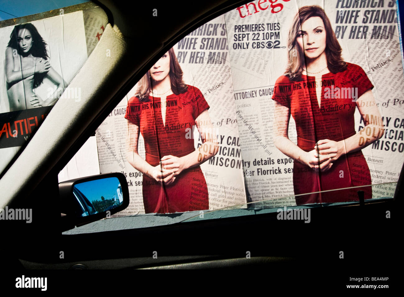 Werbetafeln, gesehen durch ein Autofenster. Los Angeles, California, Vereinigte Staaten von Amerika Stockfoto