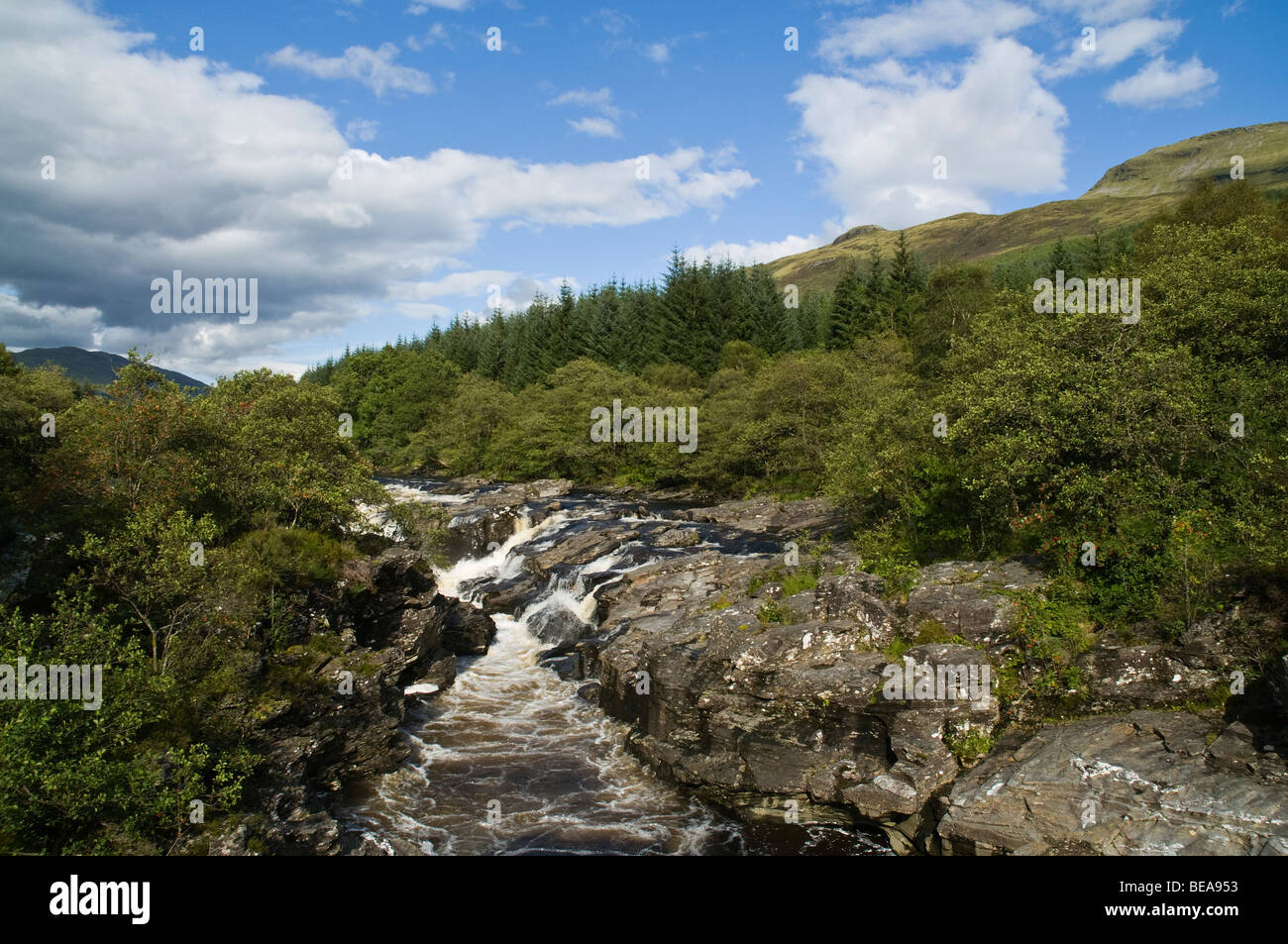dh River Orchy Glen ORCHY ARGYLL EAS Urchaidh Stromschnellen rauschen Wasser Wasserfall Fluss Orchy schottisches Hochland fällt Hochlandlandschaft schottland Stockfoto