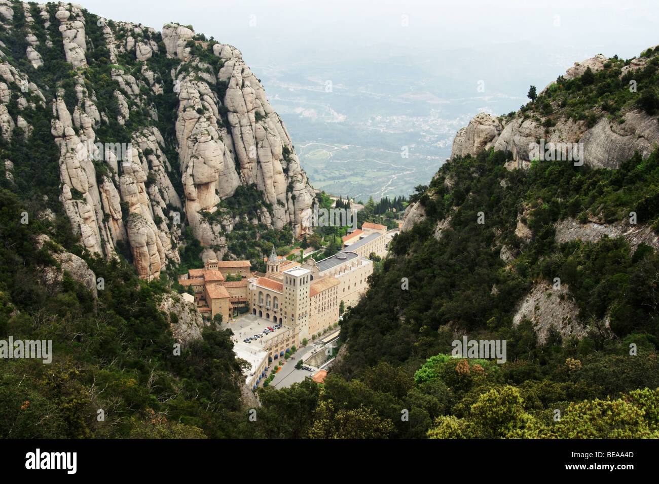 Blick auf Kloster Montserrat, vom oberen Rand der Funicular de Sant Joan. Stockfoto