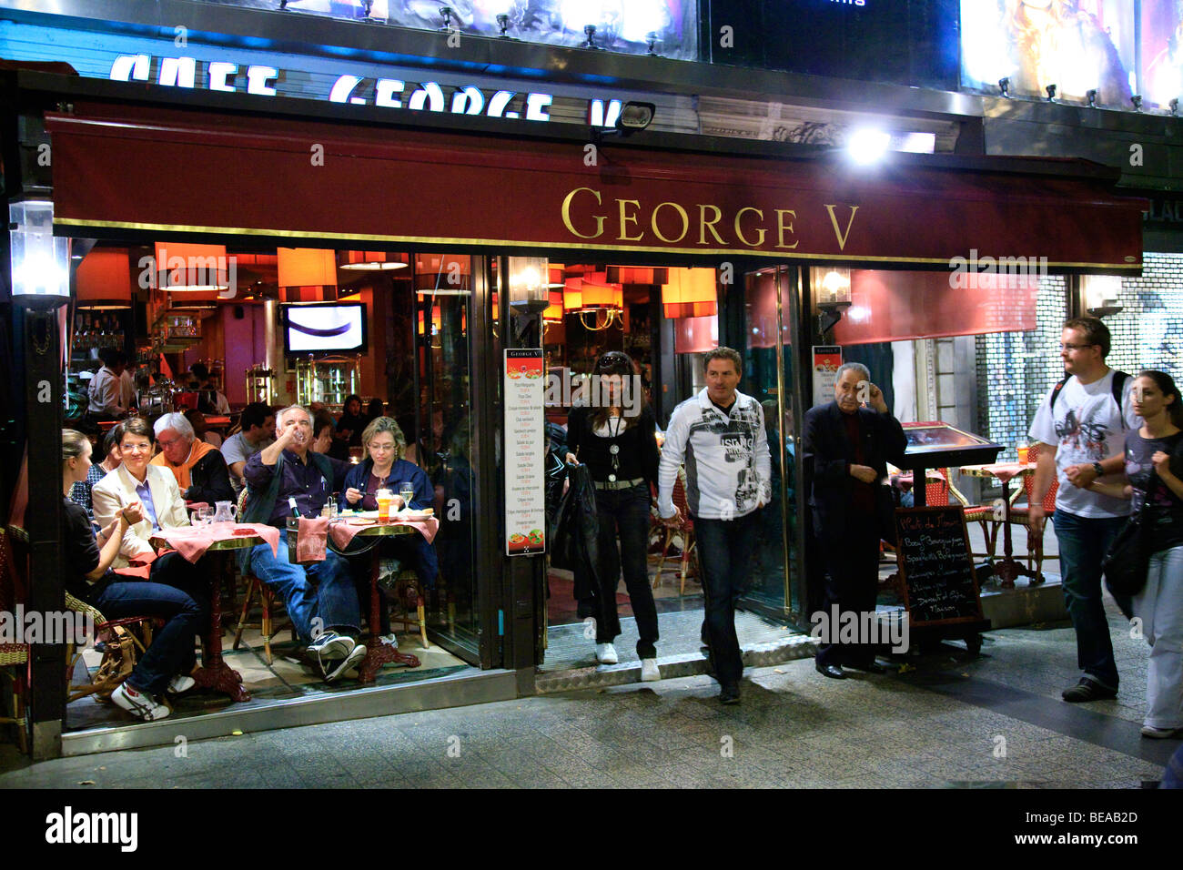 Cafe George V, Champs-Élysées in Paris Stockfoto