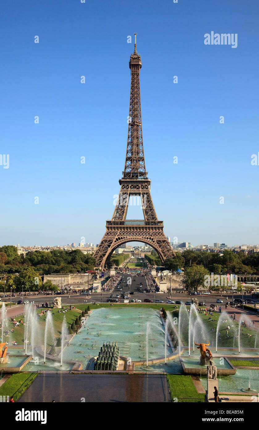 Eiffelturm und Trocadero-Gärten in Paris, Frankreich Stockfoto