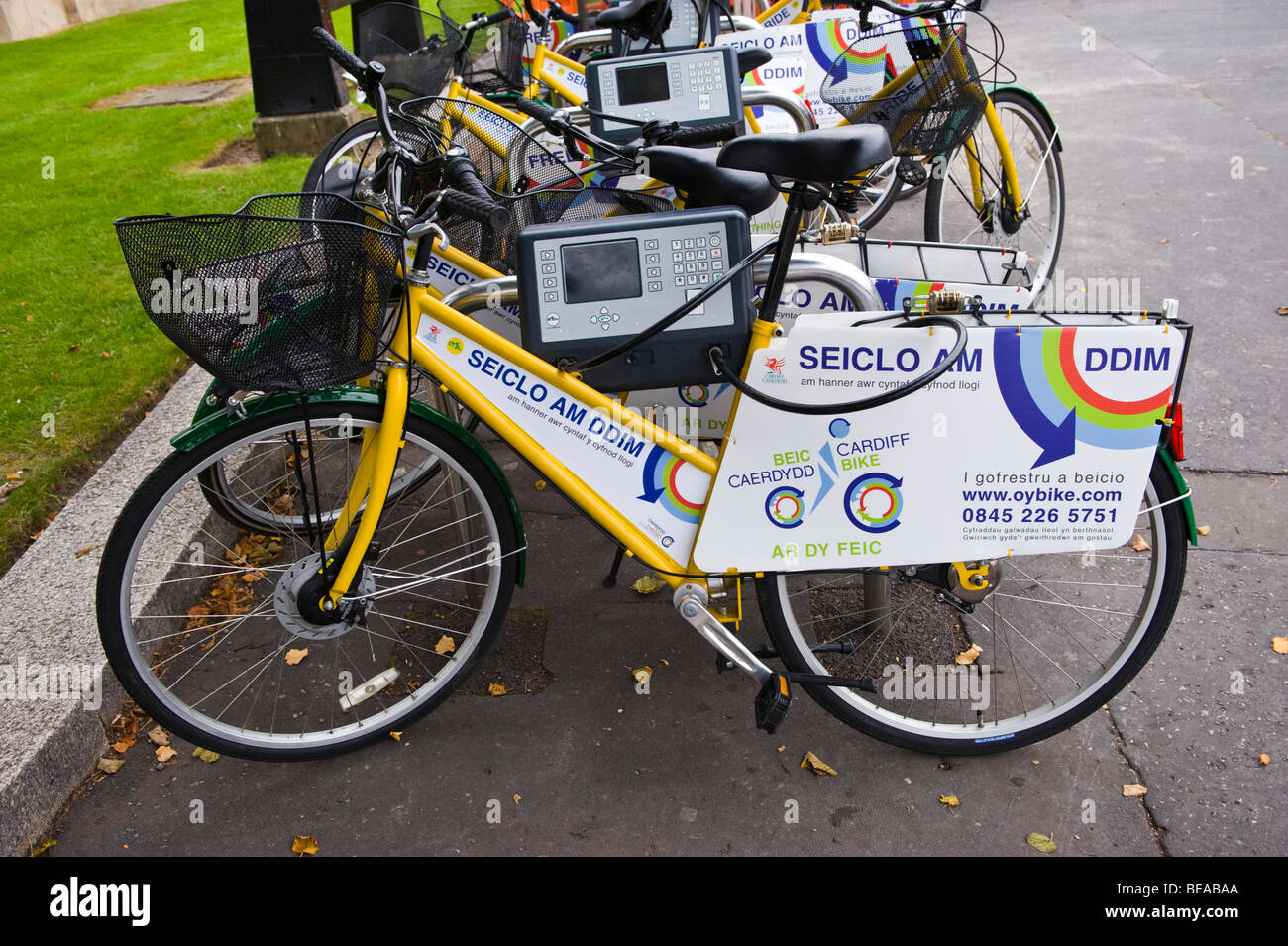 oybike.com Straße basierte Fahrrad Vermietung Netze hier im Stadtzentrum von Cardiff South Wales UK Stockfoto