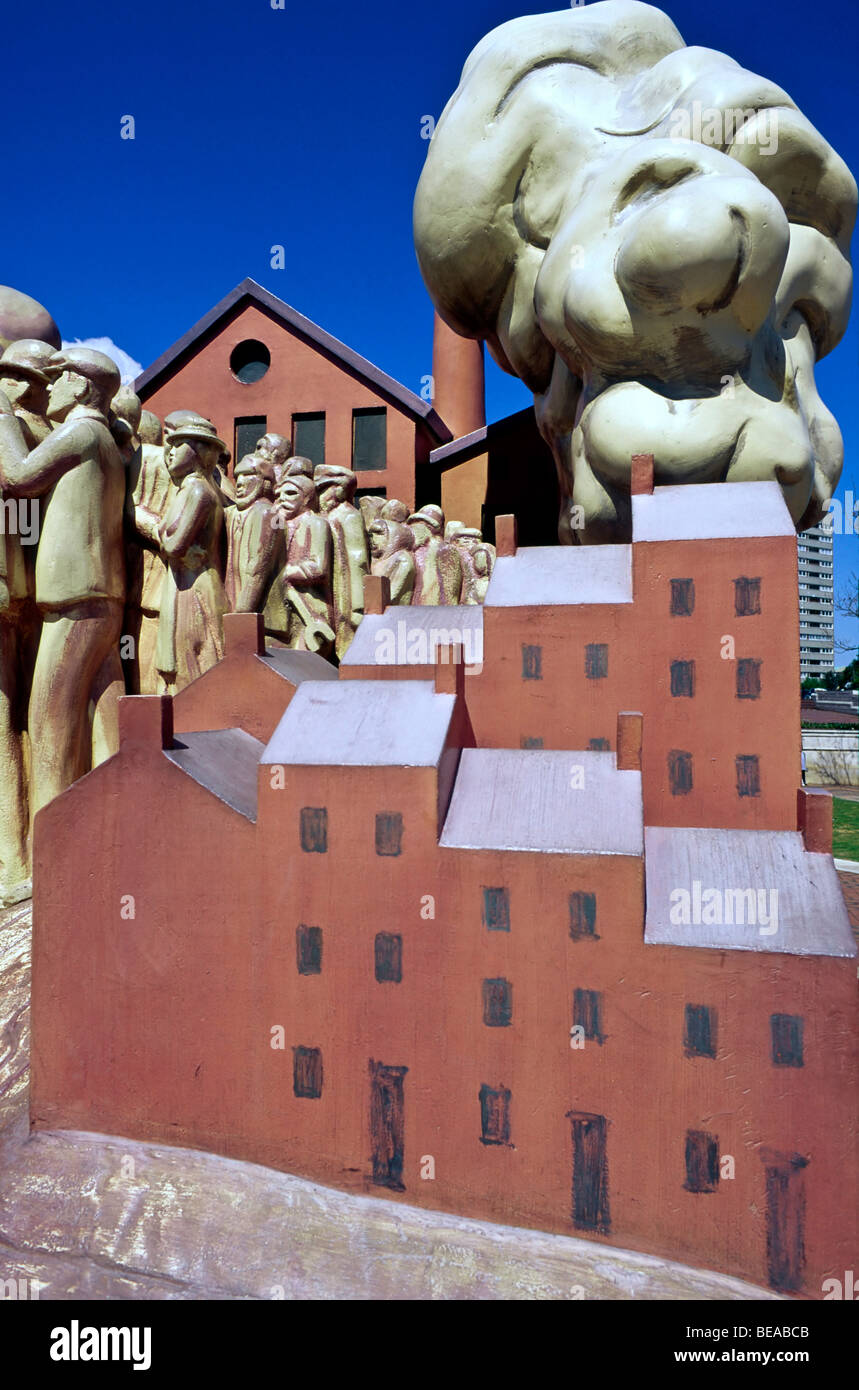 Vordere Statue Birmingham. Centenary Square Birmingham, England, Großbritannien. 1996. Jetzt abgerissen, nach einem Hooligan-Akt des Vandalismus. Stockfoto