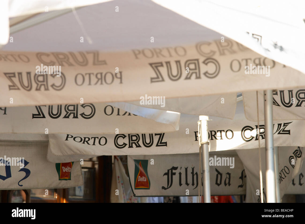 Sonne Schattierungen Cais da Ribeira Porto portugal Stockfoto