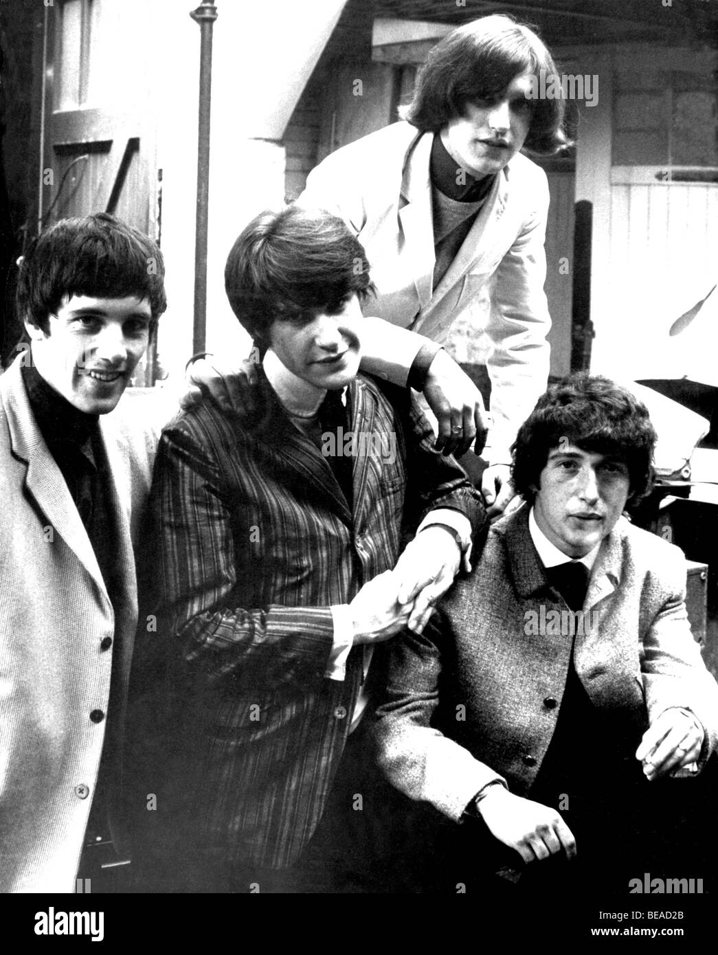 Schleifen - UK pop Gruppe über 1965 von links: Mick Avory, Ray Davies, Dave Davies und Pete Quaife Stockfoto