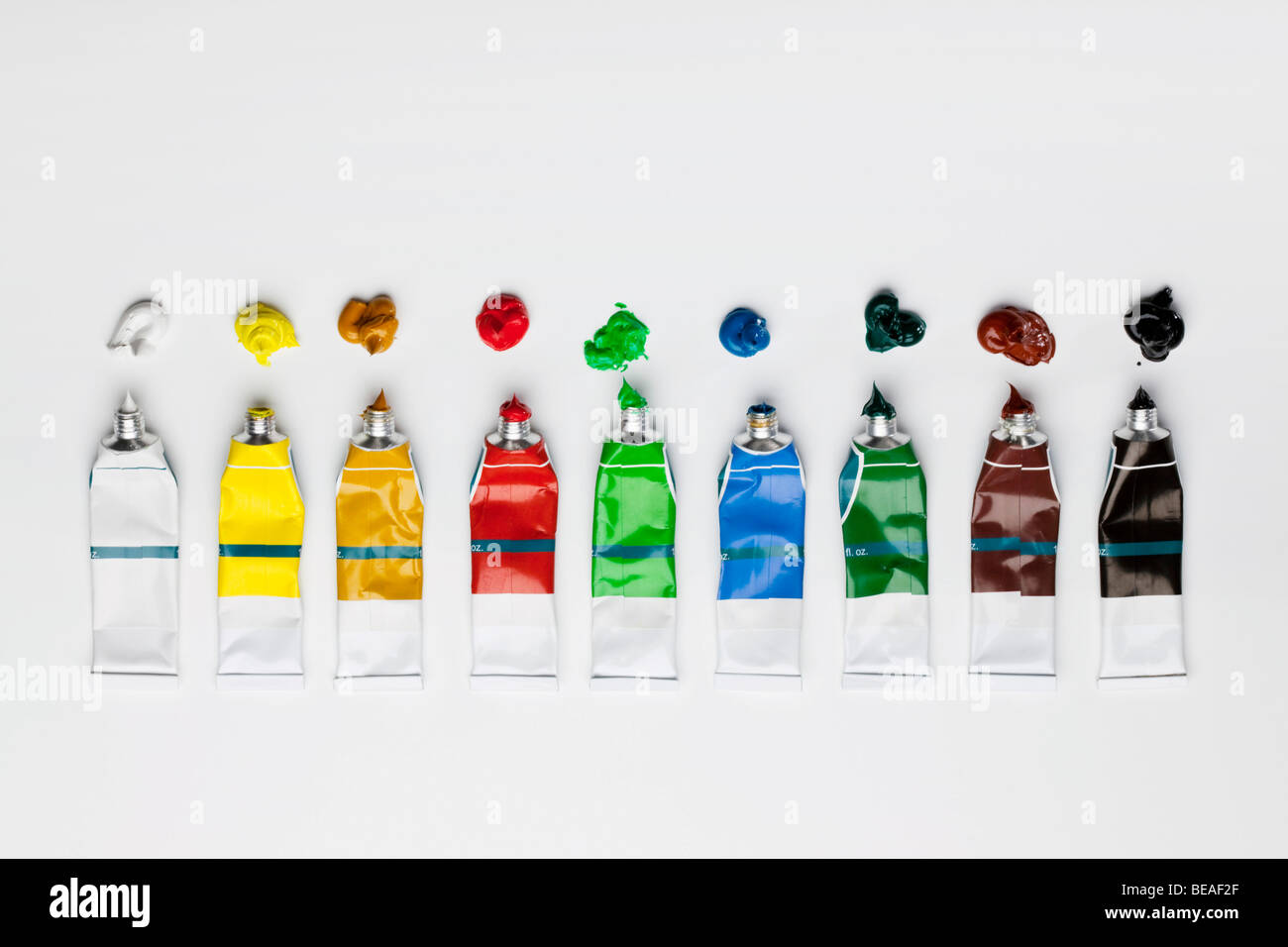Eine Reihe von Ölfarbe Rohre Stockfoto