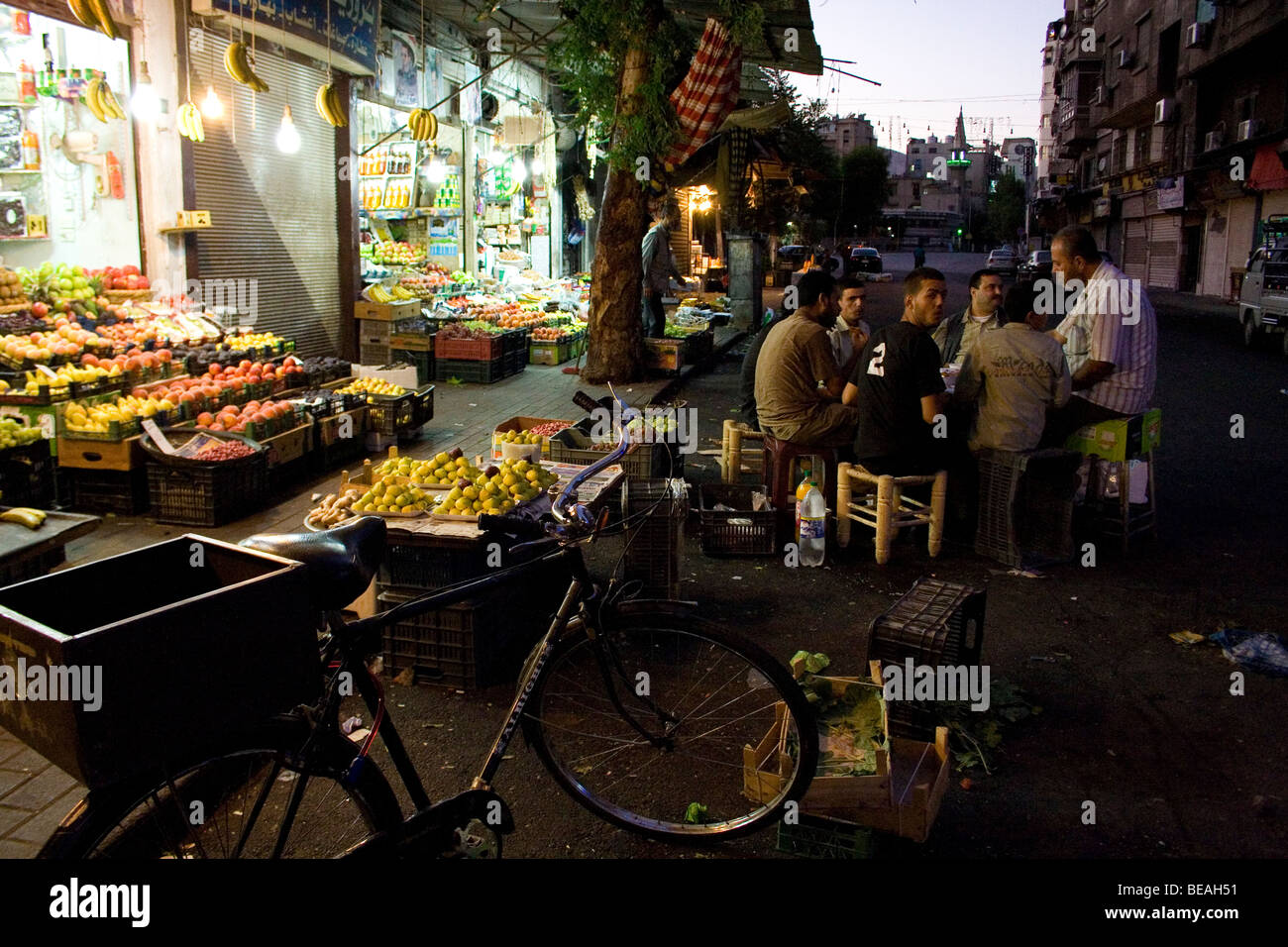 Standinhaber Markt alles für Iftar in der Altstadt von Damaskus zu essen stoppen Stockfoto