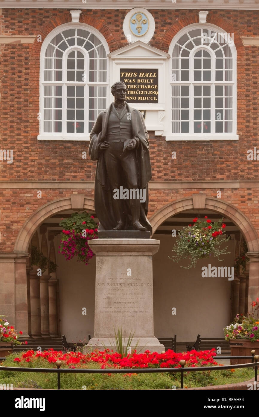 Statue von Sir Robert Peel vor Tamworth Rathaus, erbaut im Auftrag von Sir Thomas Guy Stockfoto