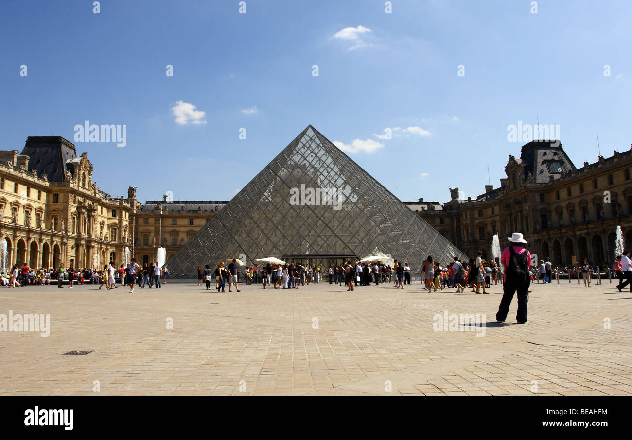 klassische Ansicht des Louvre Paris Stockfoto