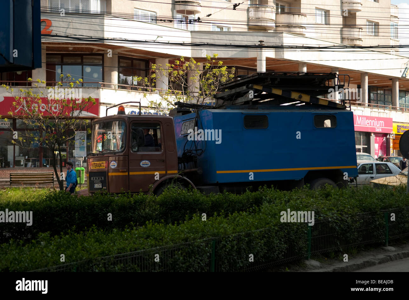 Straßenbahn Oberkabel Reparatur LKW in Cluj-Napoca, Rumänien Stockfoto