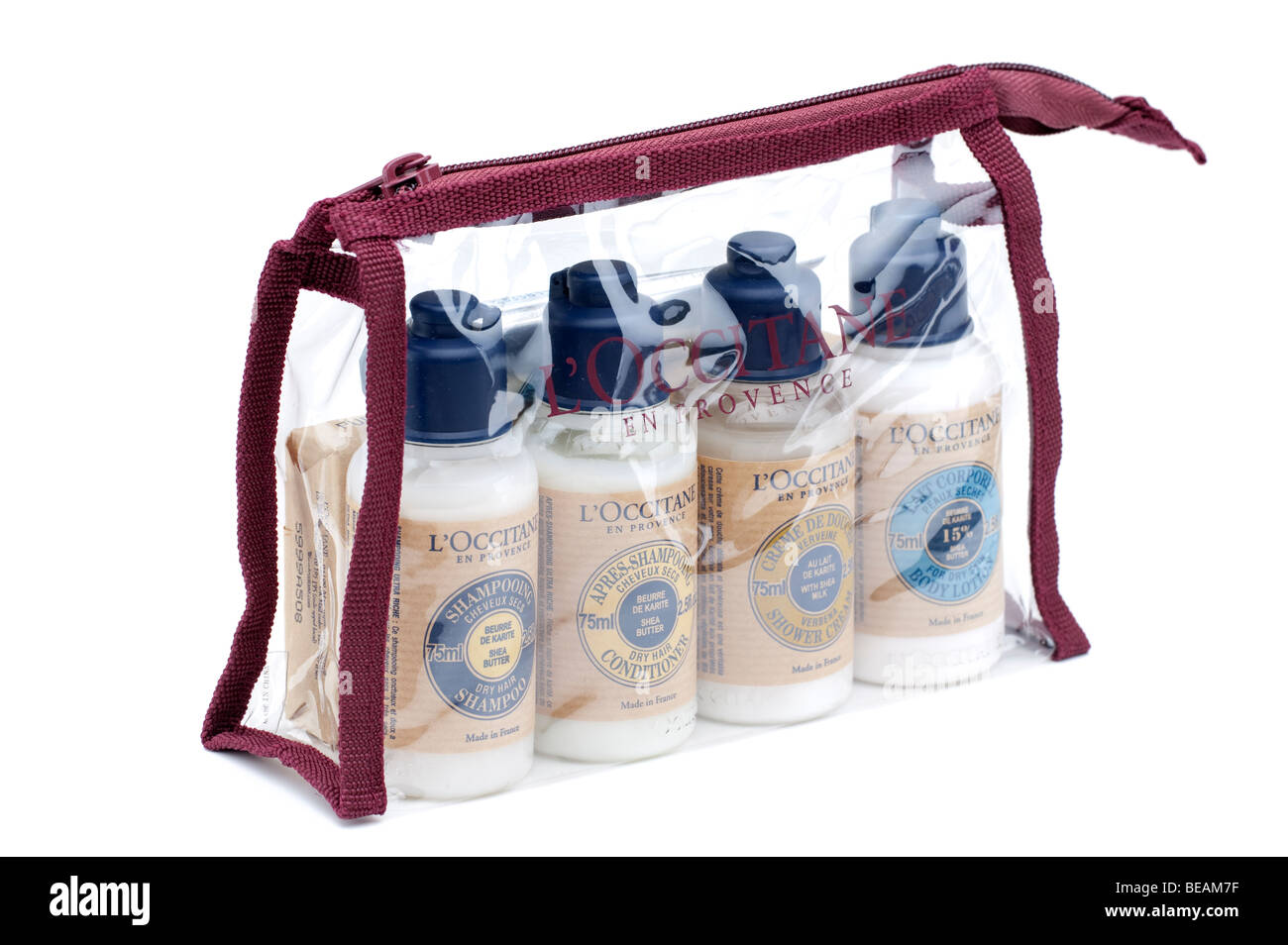Pack von vier Kunststoff-Flaschen eines jeden L'Occitane Shampoo, Spülung, Bodylotion und Creme Dusche Stockfoto