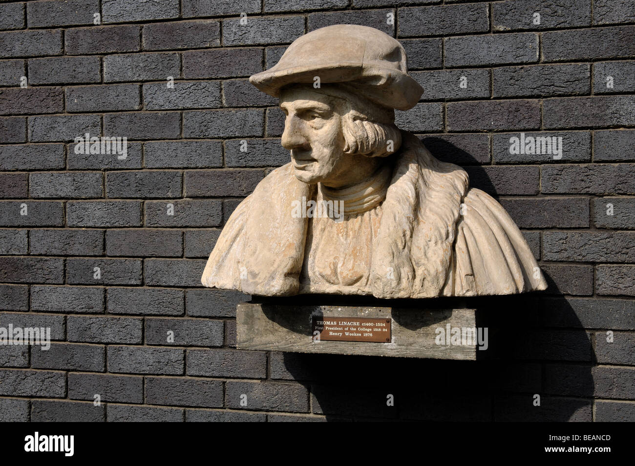 Thomas Linacre Büste, St. Andrew s Ort medizinische Precinct, Royal College of Physicians, London England UK Stockfoto