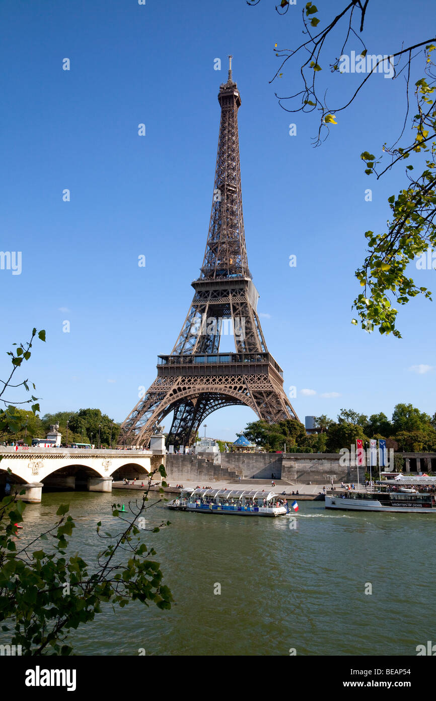 Eiffelturm und der Seine in Paris, Frankreich Stockfoto