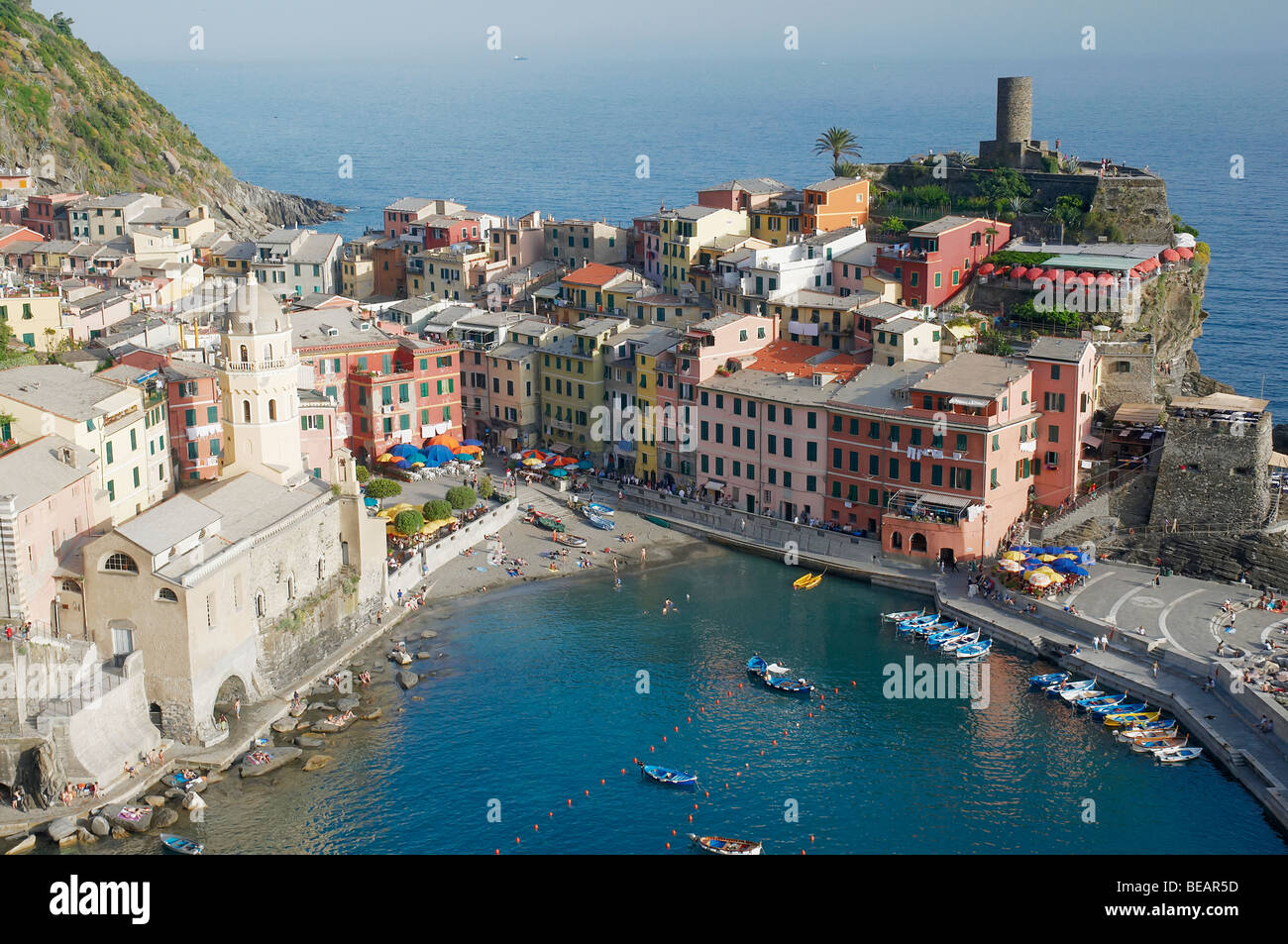 Vernazza ein Dorf in La Spezia, Ligurien, Nordwesten von Italien. Es ist eines der fünf Städte, die die Region Cinque Terre machen Stockfoto