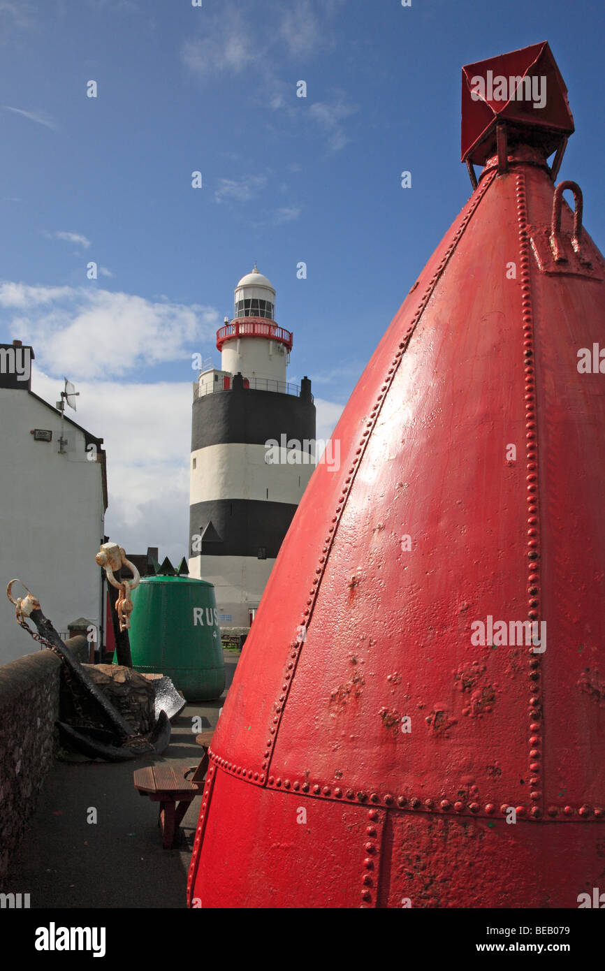 Alten Bouy & Leuchtturm, Hook Head, Irland Stockfoto