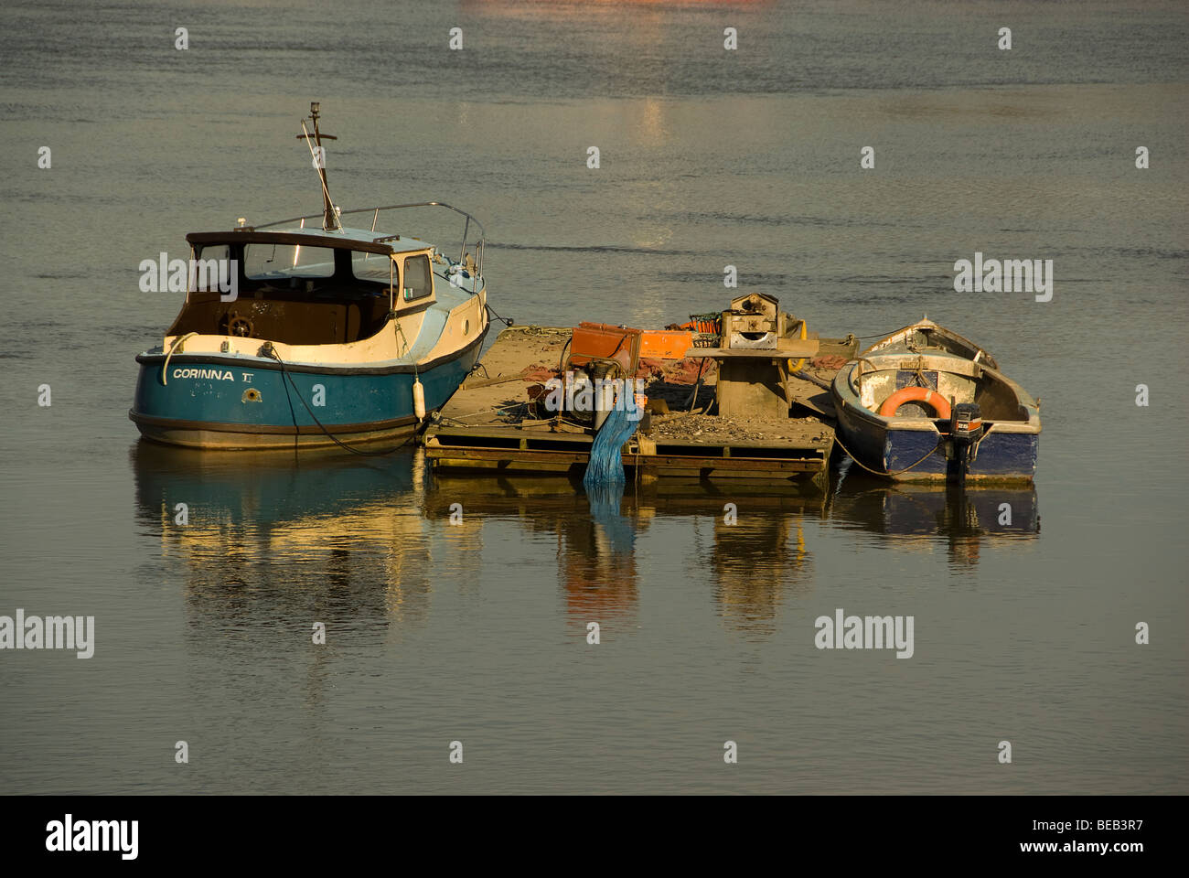 Arbeitsboote am Fluss Conwy Stockfoto